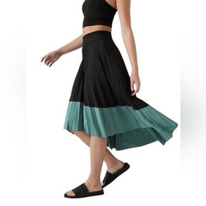 Athleta Pleated Accordion Hi-Low Midi Skirt with Black-Blue Colorblock, Size XL